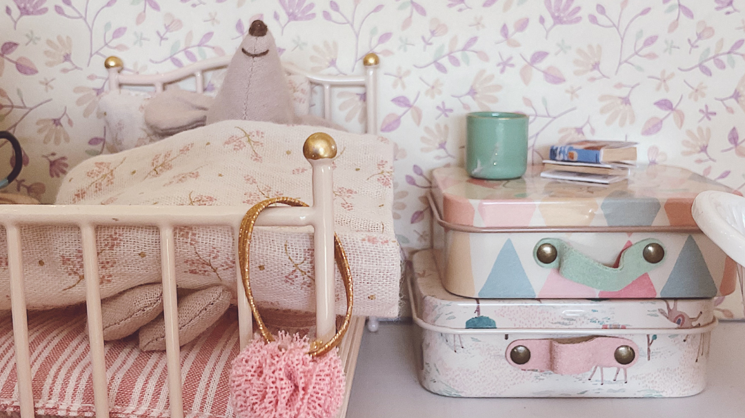 6 Gorgeous Maileg Gift Wraps to use as wallpaper in your Maileg mouse house