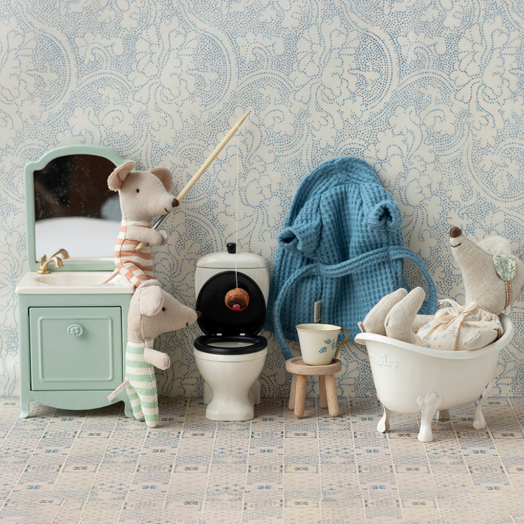 Maileg bathroom furniture and mice