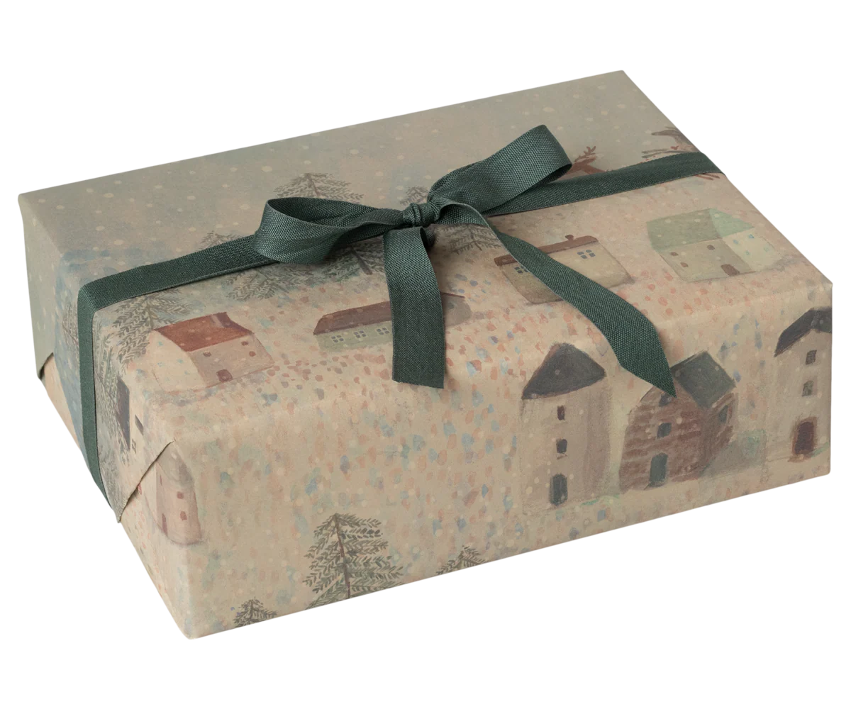 Gift box with Maileg Christmas gift wrap