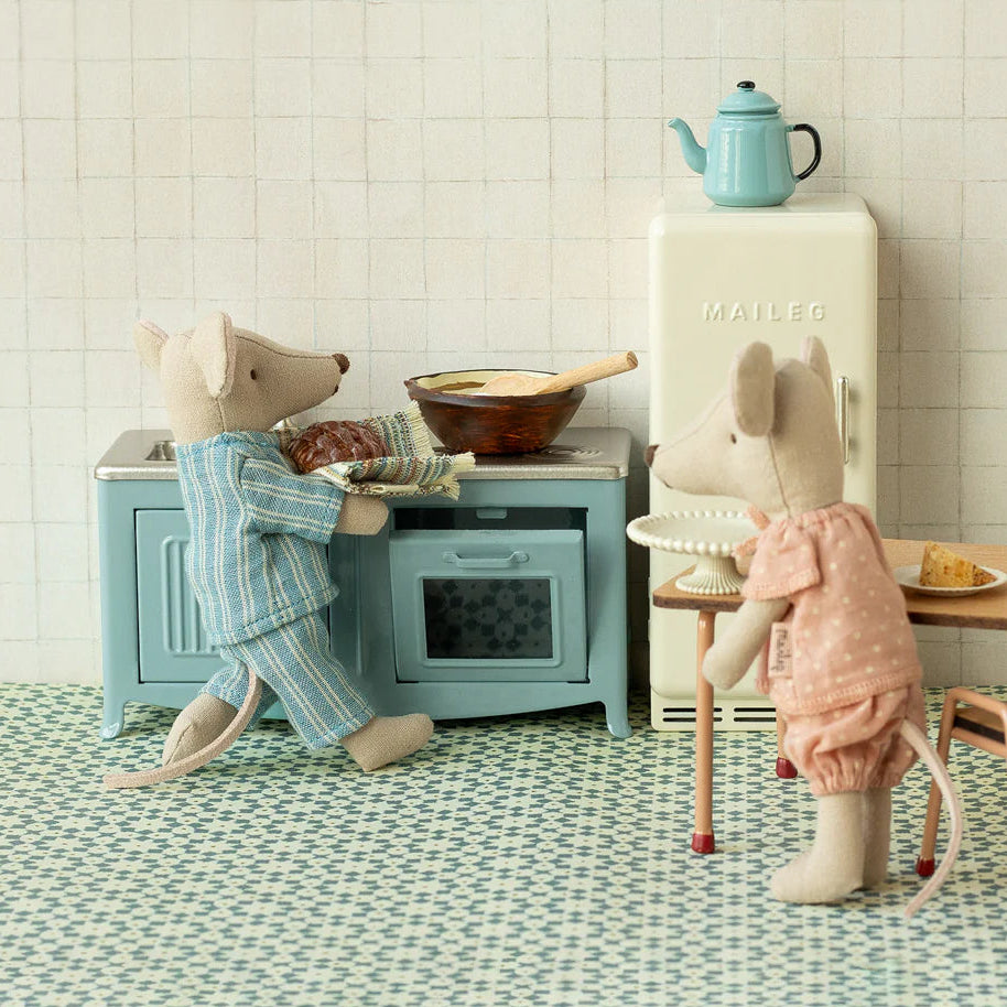 Maileg furniture kitchen bundle with oven and fridge