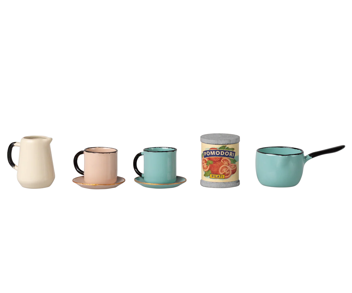 Maileg Kitchen counter contents