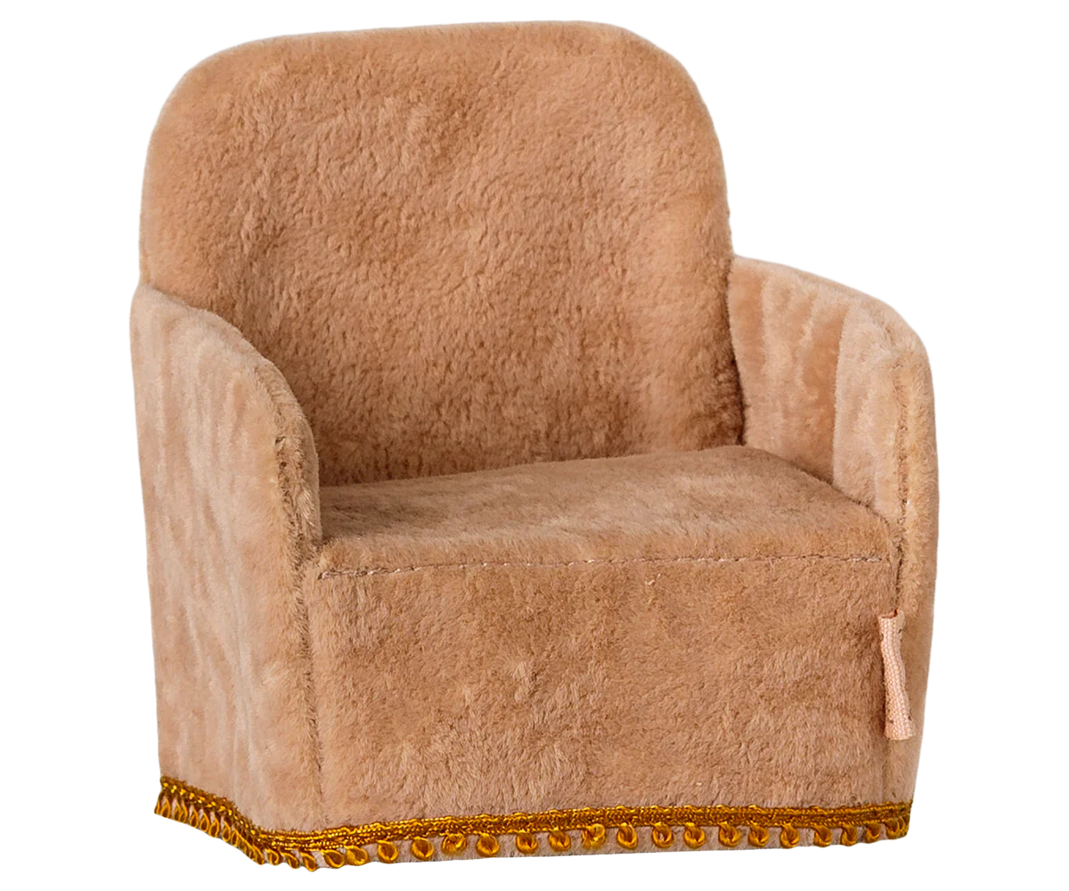 Maileg armchair for dolls houses in the colour powder