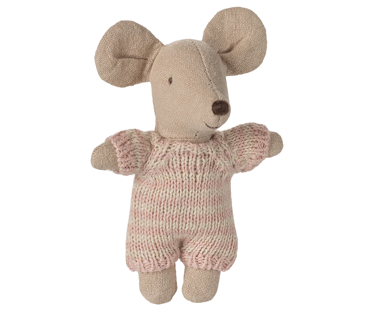 Knitted mouse toy with a pink sweater on a white background