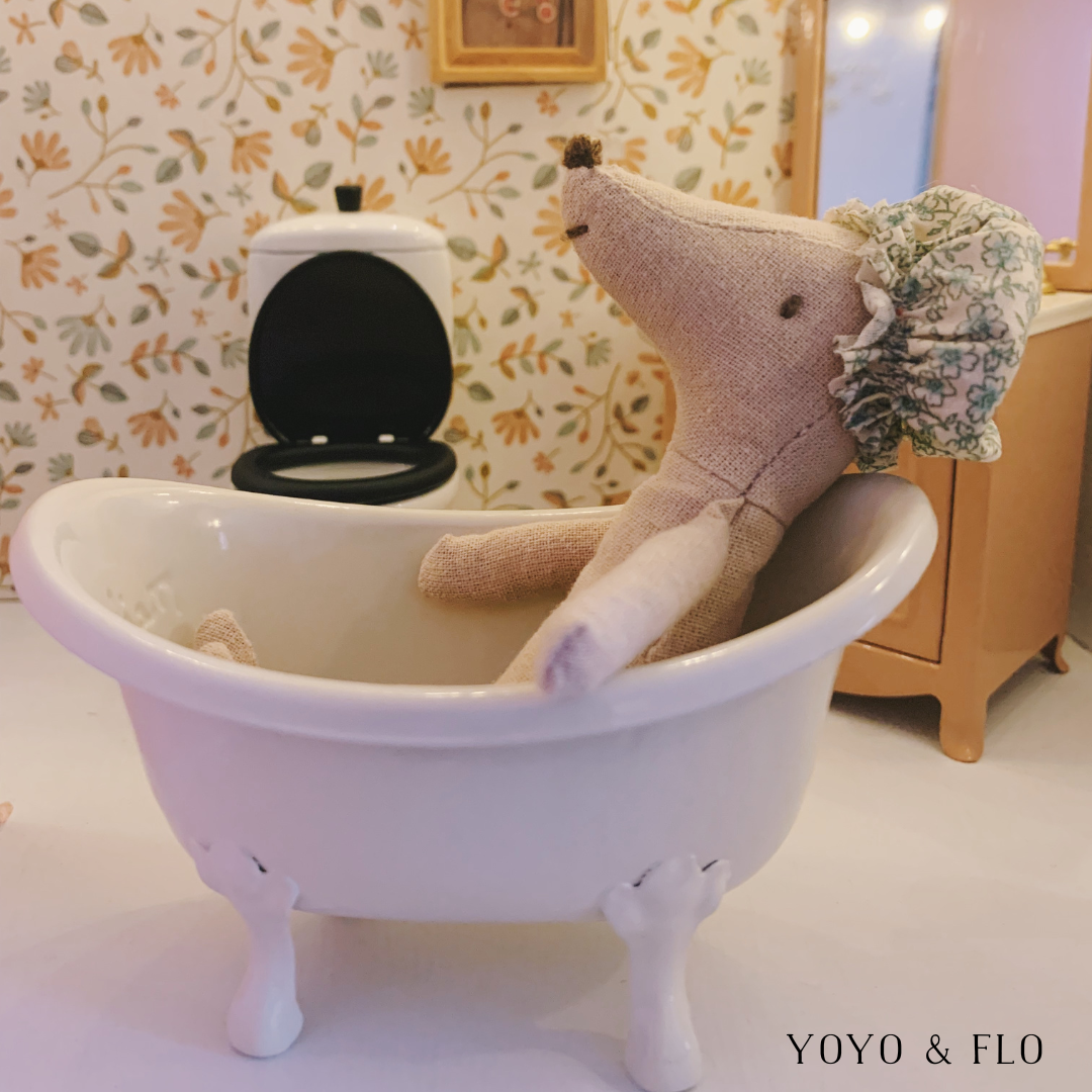 Maileg mouse in a bath