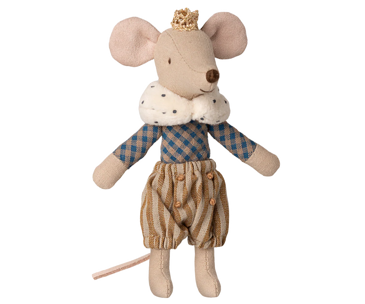 Stuffed toy Maileg prince mouse in a outfit with a crown on a white background