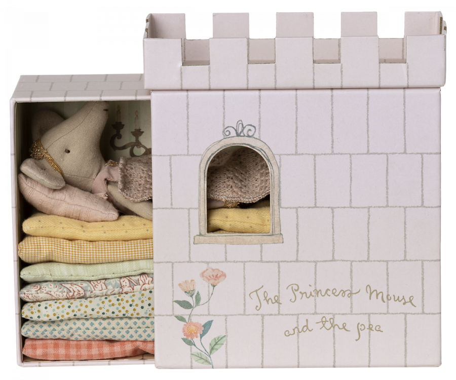 Maileg Princess and the pea, Big sister mouse in a castle box