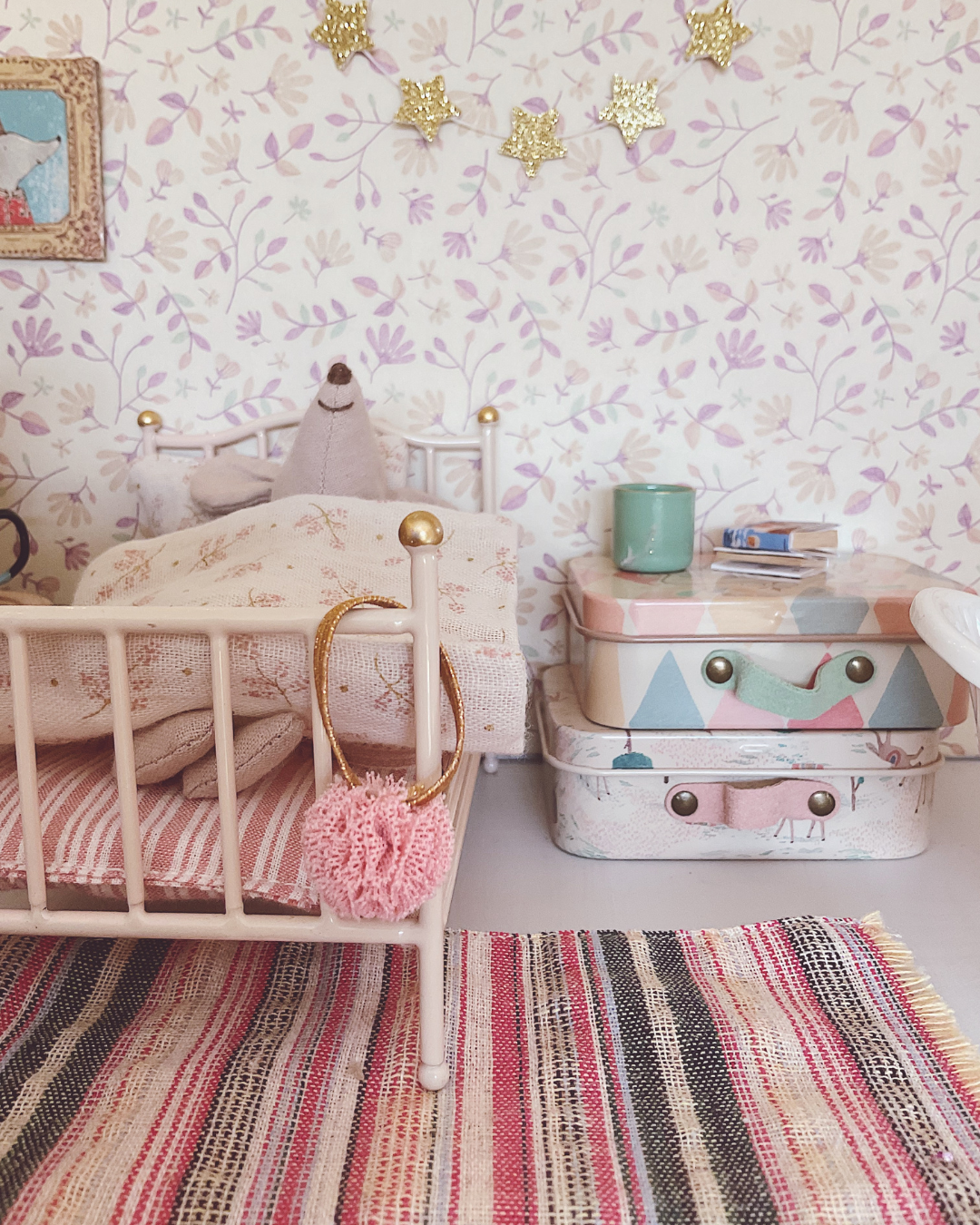 6 Gorgeous Maileg Gift Wraps to use as wallpaper in your Maileg mouse house