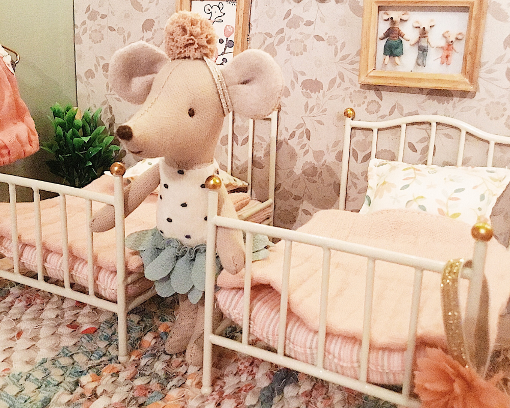 Maileg little sister mouse with two Maileg vintage beds off white in the Ikea dolls house