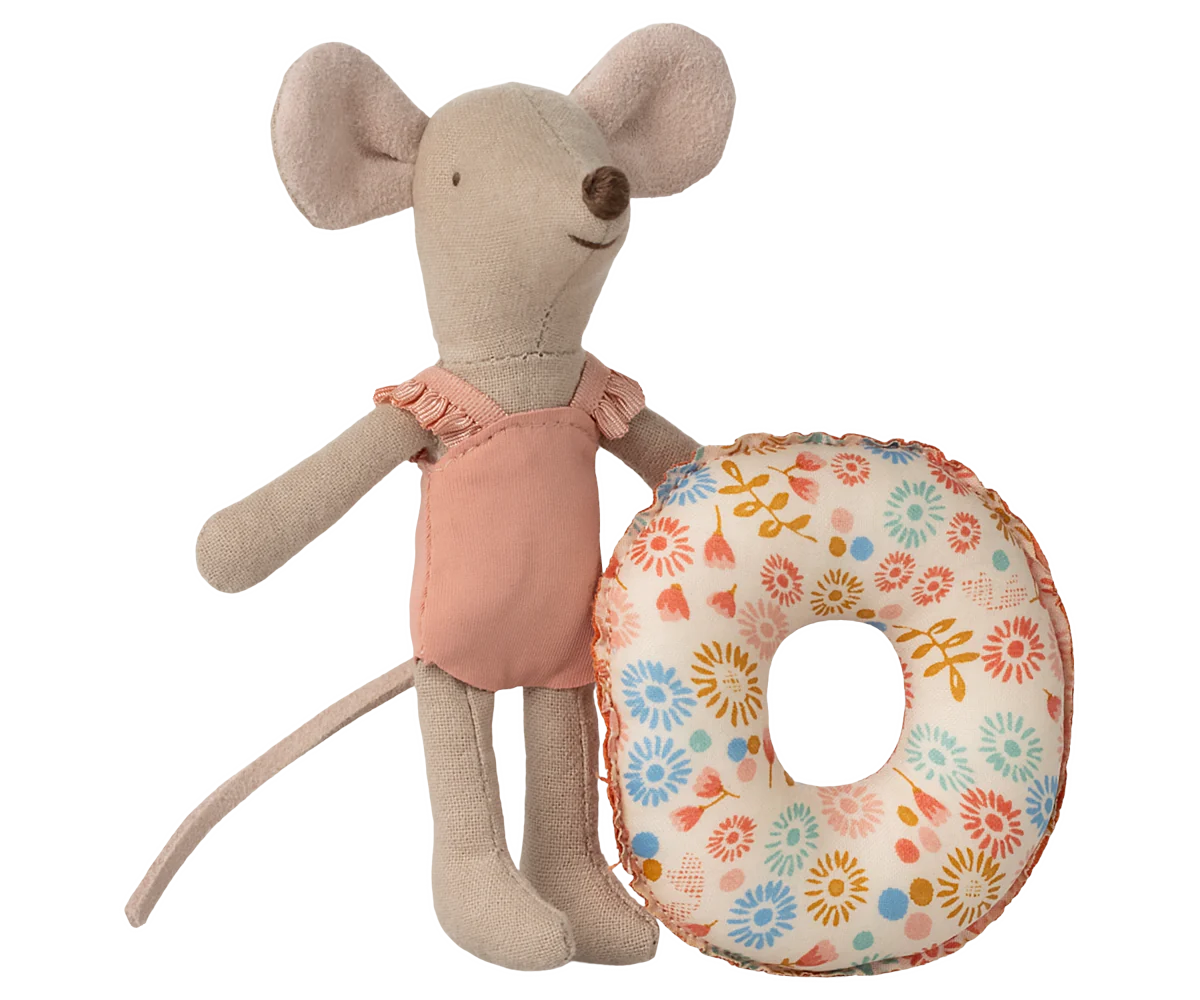 Maileg little sister beach mouse with rubber ring