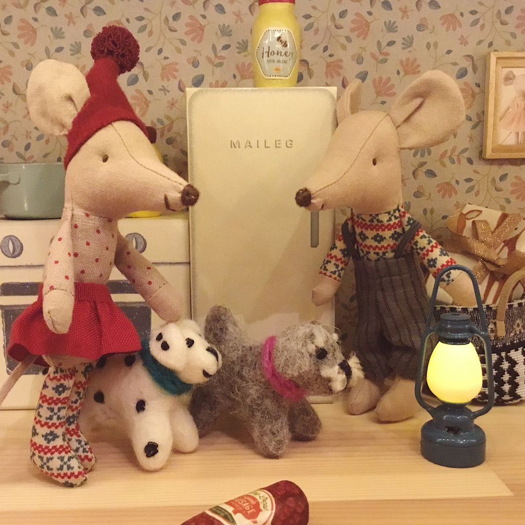 Maileg Christmas mice in the kitchen with a lantern and dogs