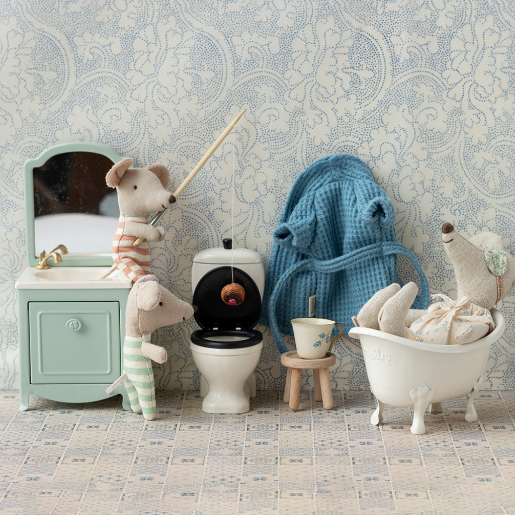 Maileg bathroom furniture and mice 