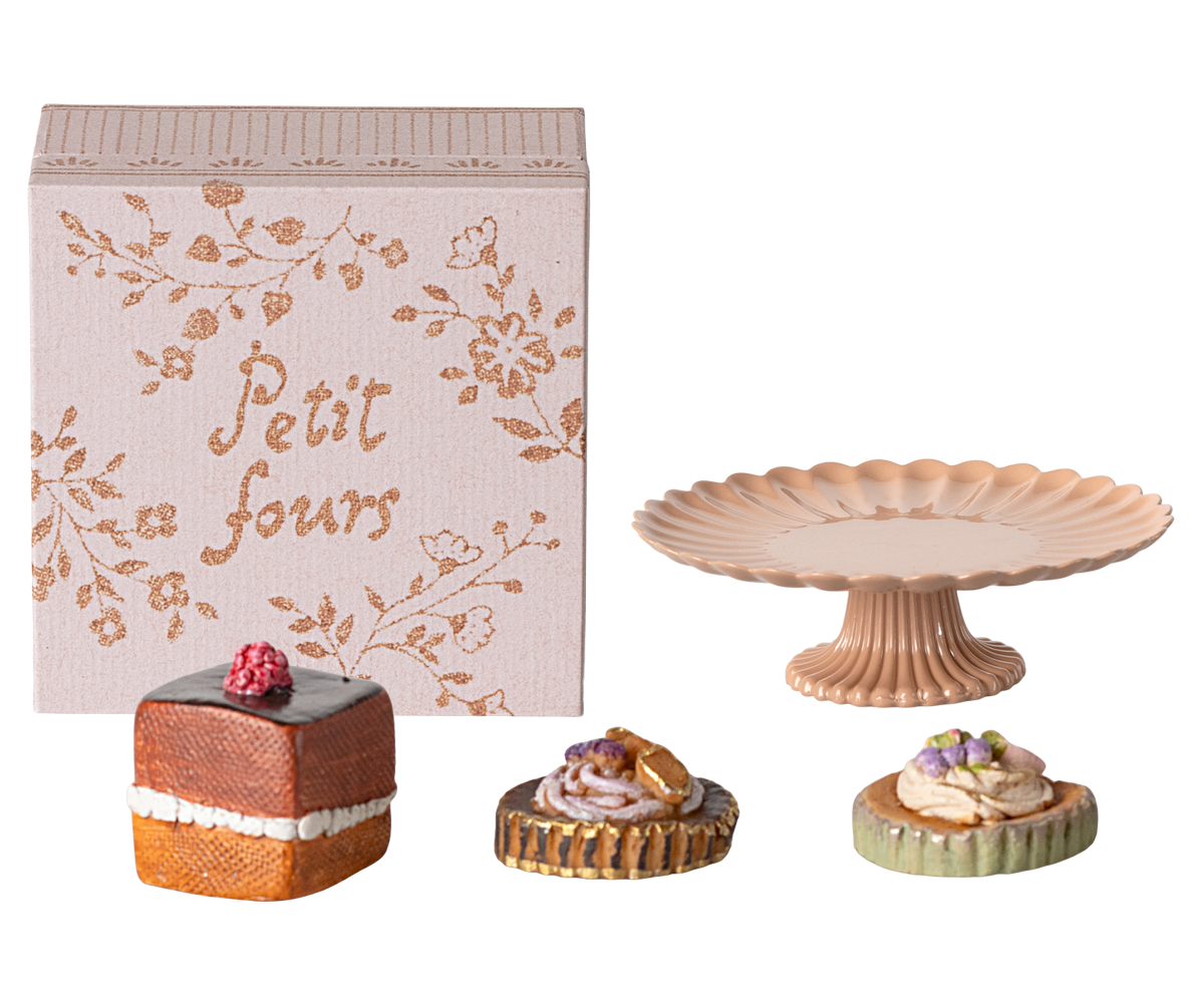 Maileg Cakes and Cake Stand,