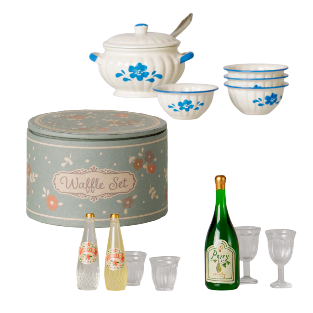 A Maileg soup and drink set displayed on a white background, including a round tin canister, a cream-colored soup pot with blue floral accents and a spoon, several matching soup bowls, two small bottles, and three drinking glasses.