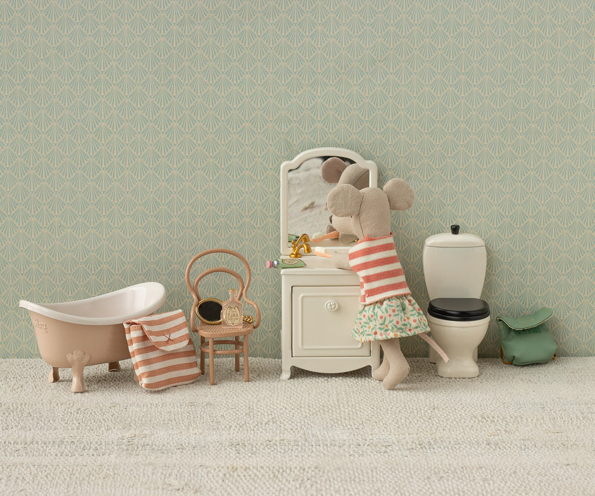 Miniature bathroom set with a mouse character washing hands, featuring a bathtub, sink, and toilet.