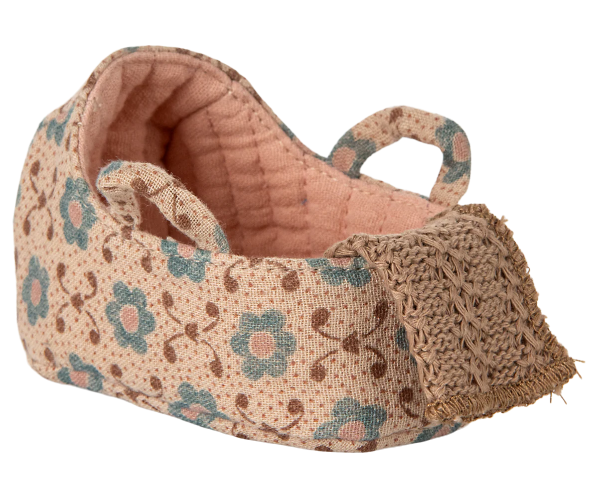 Maileg carrycot for baby mouse