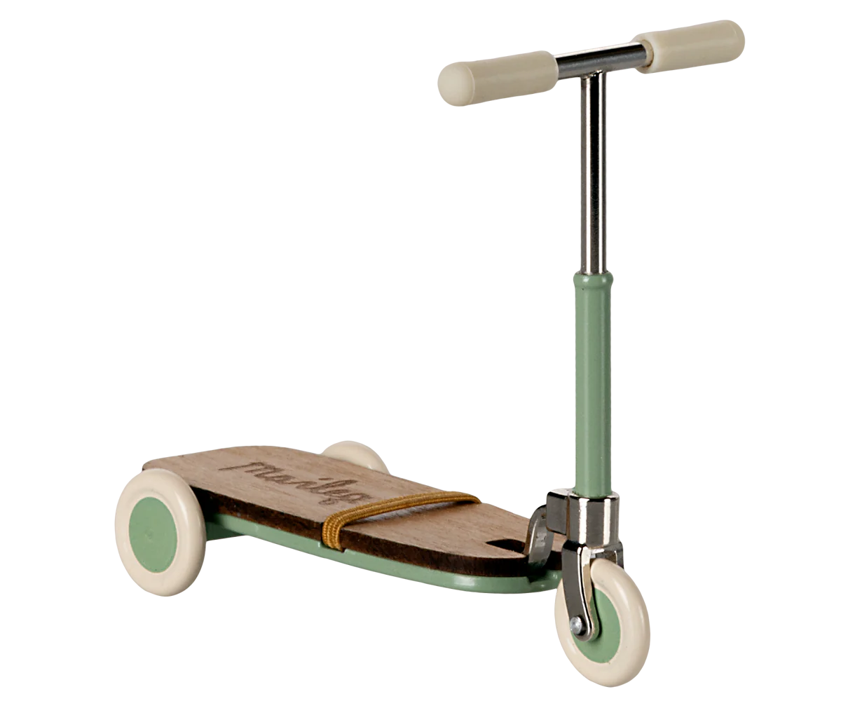 Maileg mint scooter