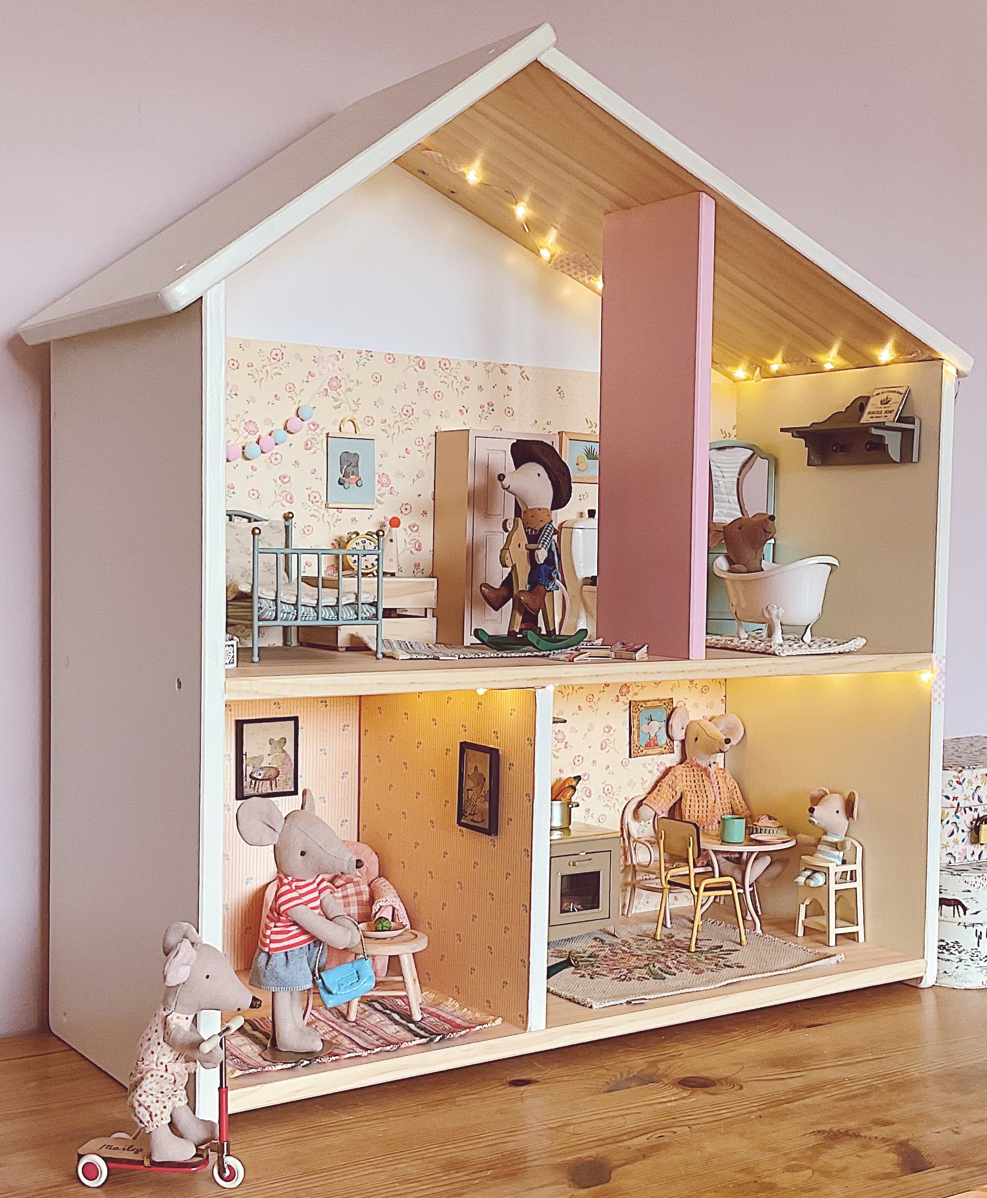 Maileg mouse Dollhouse with interior rooms and toys on a wooden floor