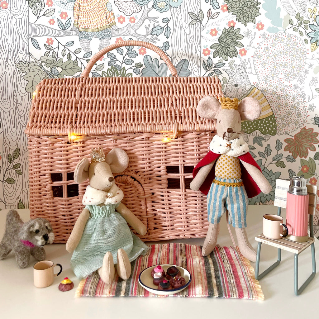 Maileg king and queen mouse having a picnic with an olli ella casa clutch