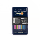 les comètes filantes Pack of 12 metallic coloring pencils with a blue case on a white background