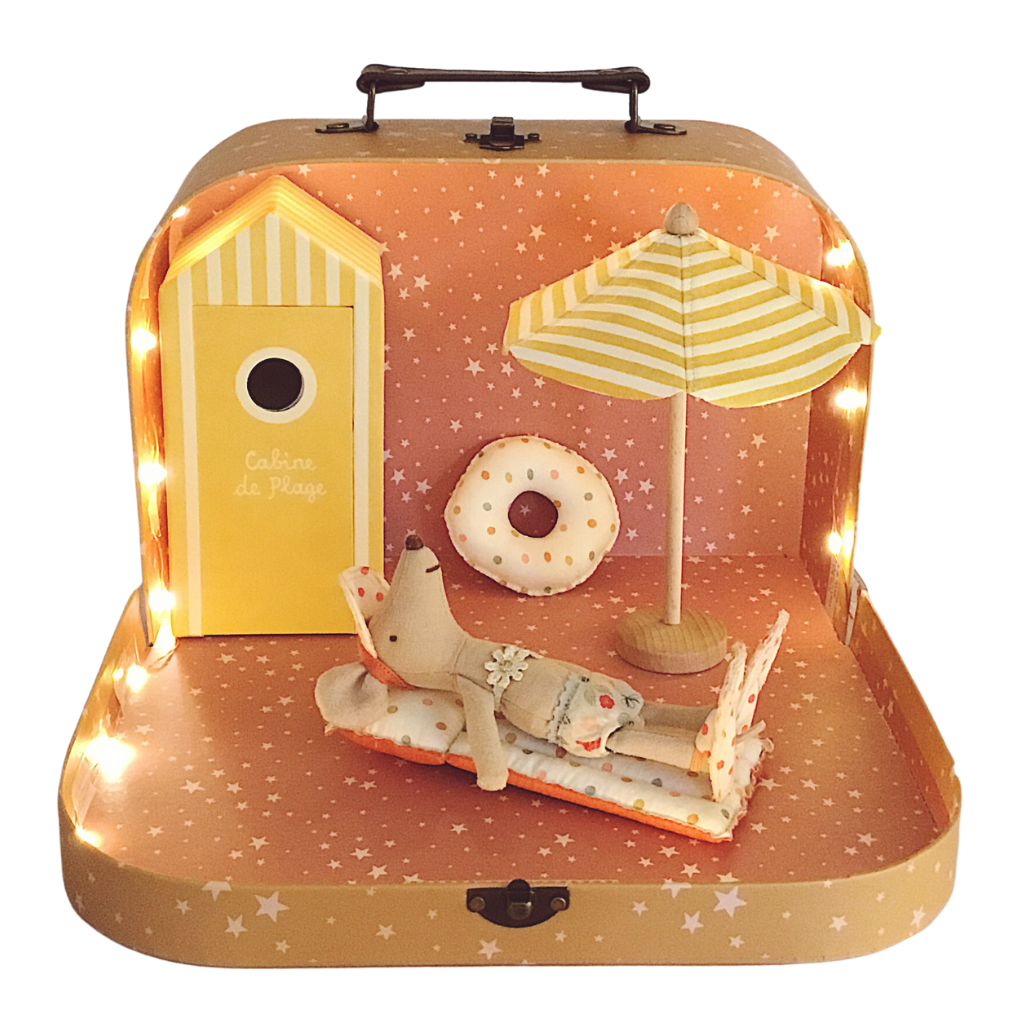 Maileg Beach in a Suitcase -play set with Maileg mouse and beach accessories 