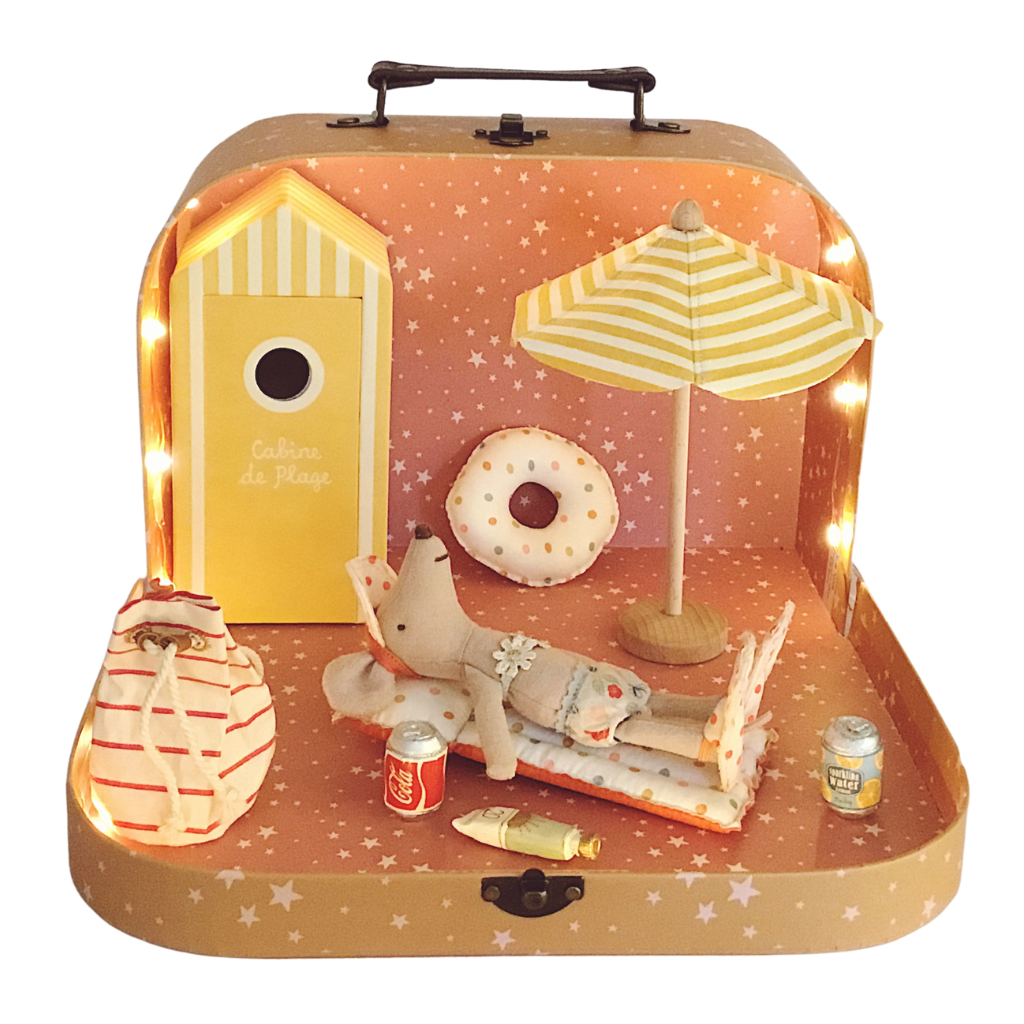 Maileg Beach in a Suitcase -play set with Maileg mouse and beach accessories 